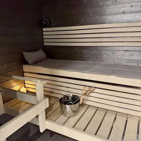 Cozy One-bedroom With Sauna And Forest View شقة