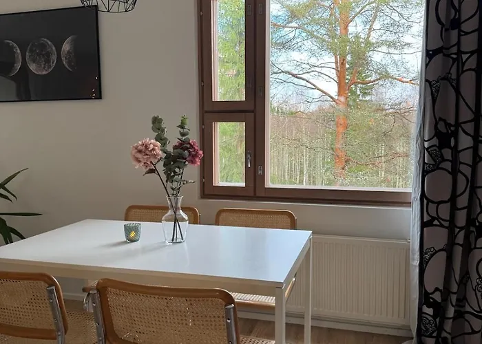 Cozy One-bedroom With Sauna And Forest View 아파트